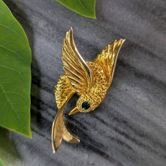 Gold Bird Brooch with Green Gem Eye - Picture 1 of 11
